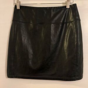 Aritzia Skirts - Wilfred Free faux leather skirt (size small) Aritzia Skirts - Wilfred Free faux leather skirt (size small)